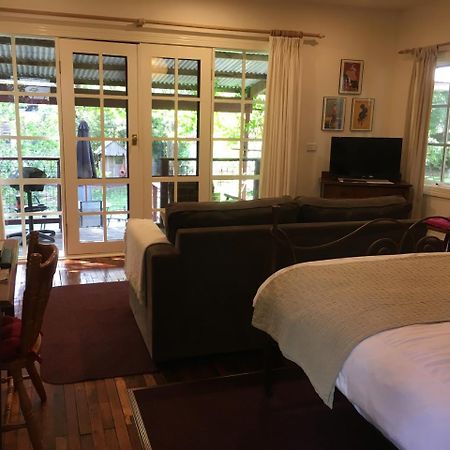 Stone'S Throw Cottage Bed And Breakfast Stadtteil Stadtteil Belgrave Exterior foto