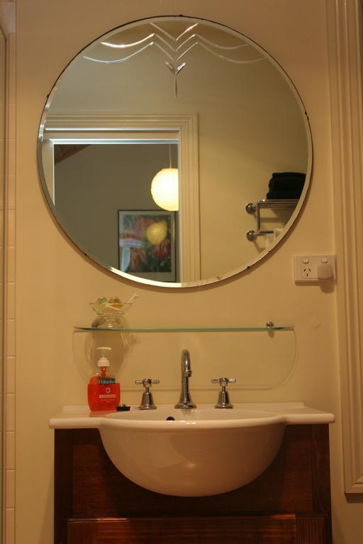 Stone'S Throw Cottage Bed And Breakfast Stadtteil Stadtteil Belgrave Zimmer foto