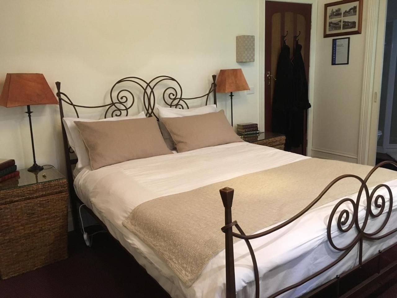 Stone'S Throw Cottage Bed And Breakfast Stadtteil Stadtteil Belgrave Exterior foto